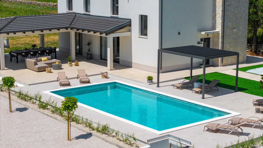 Welcome to Villa Aria Relax, a charming 4-bedroom retreat set in the heart of untouched Dalmatian countryside