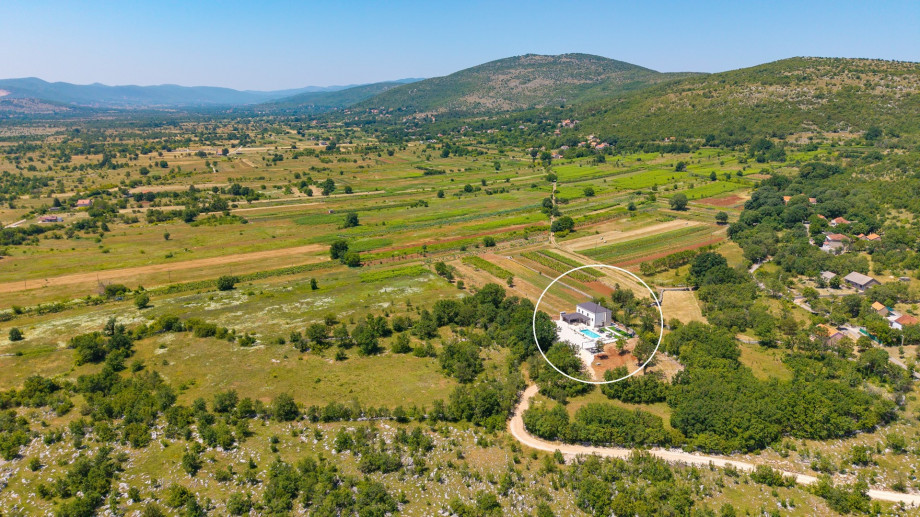 Though nestled in peaceful nature, Villa Aria Relax is ideally situated to explore the region