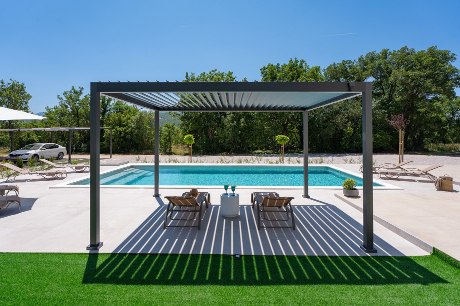 Very comfortable, and contemporary property with a carefully selected Mediterranean color touch