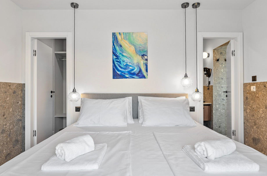 Bedroom NO8 (15sqm) with king-size bed and en-suite bathroom with a shower (8sqm)