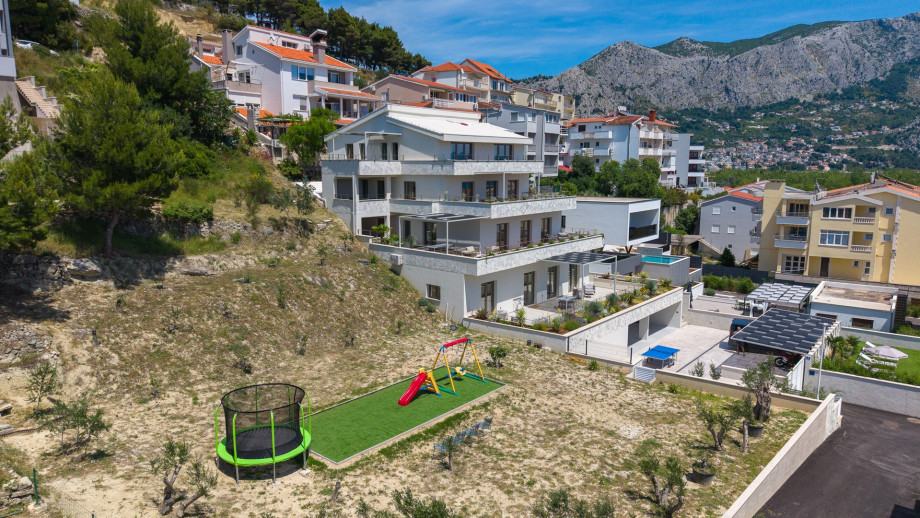 Playground for your little ones with a trampoline