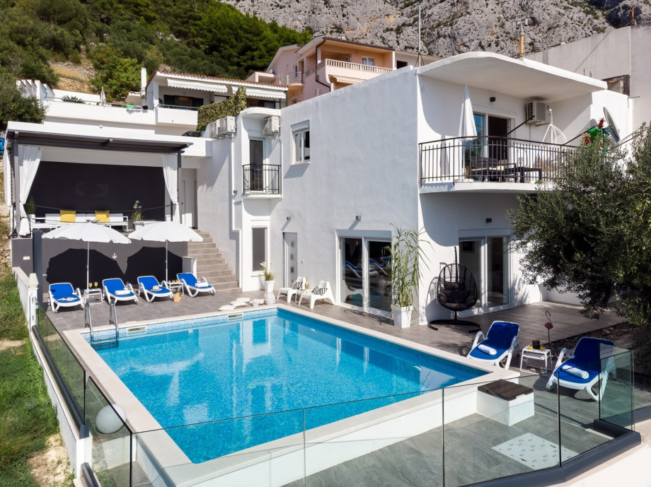 Villa Lea offers all modern guest needs for a very comfortable stay