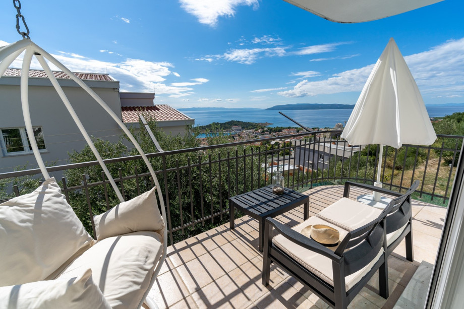 You can admire the beautiful landscape and spend your best vacation ever in this stylish accommodation