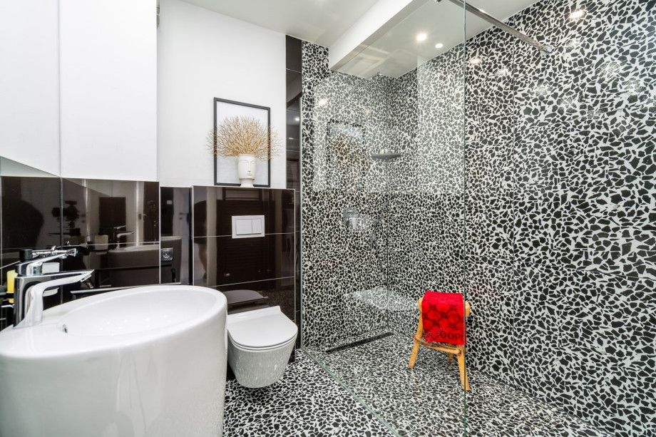 A family bathroom (first floor) with a shower, a toilet and a sink