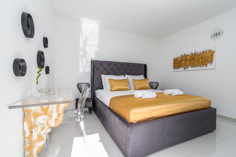 Bedroom No5 (first floor) with a king-size bed 180 x 200cm