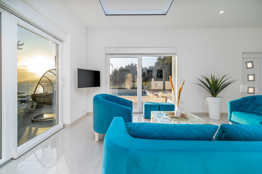 The furniture is very carefully selected and the quality of furnishing is high-level