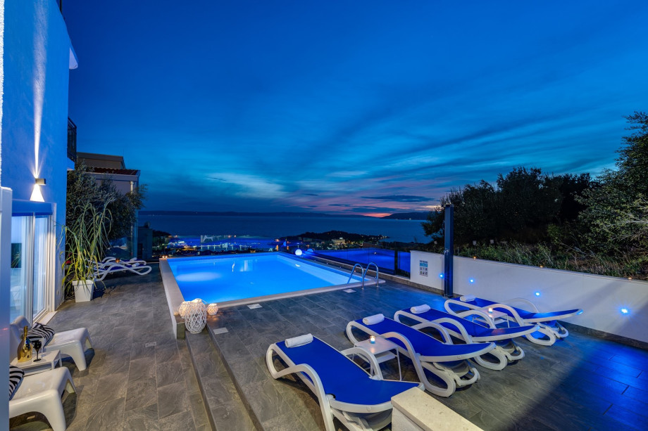 The privacy is secured and the sun deck area is not overlooked