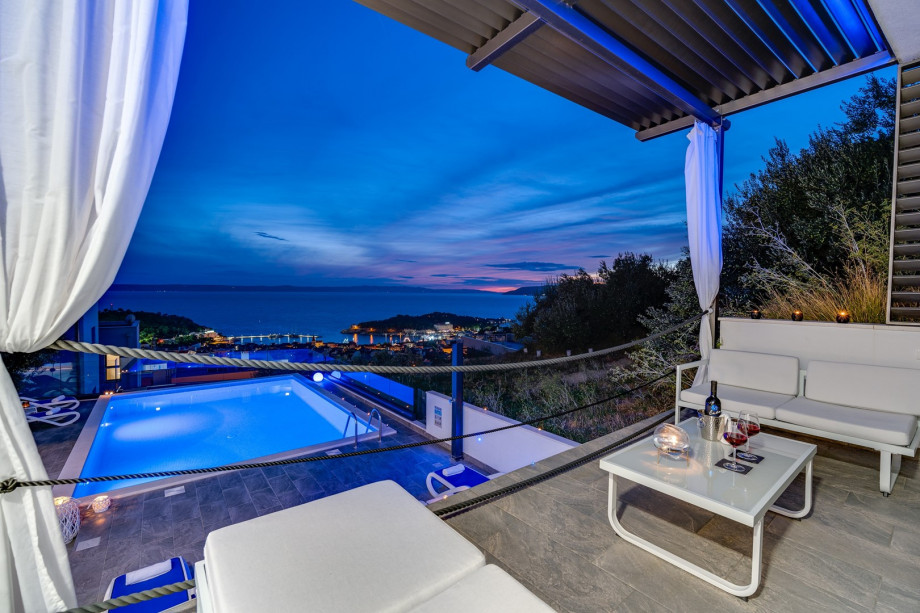 Relax and enjoy a glass of wine on hot summer evenings