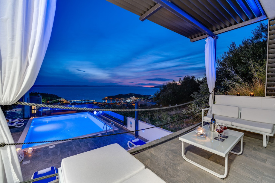 Relax and enjoy a glass of wine on hot summer evenings