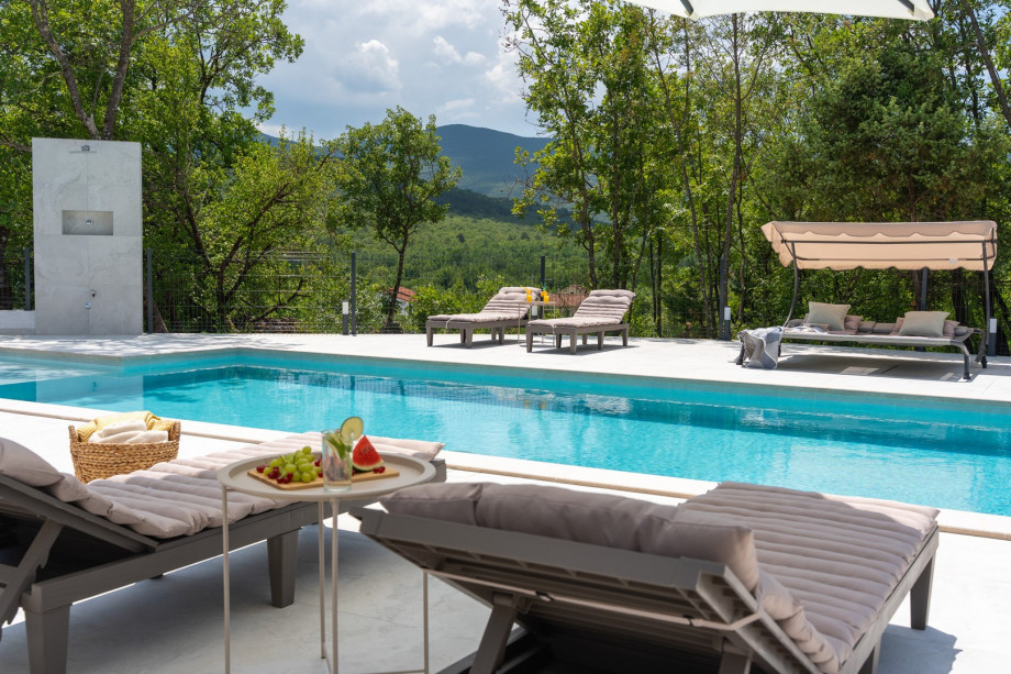 Step outside and you’ll find your own personal resort, thoughtfully designed for both relaxation and entertainment: