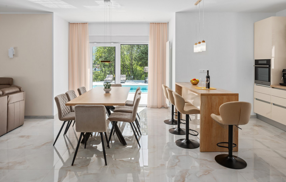 A fully equipped kitchen with a central island