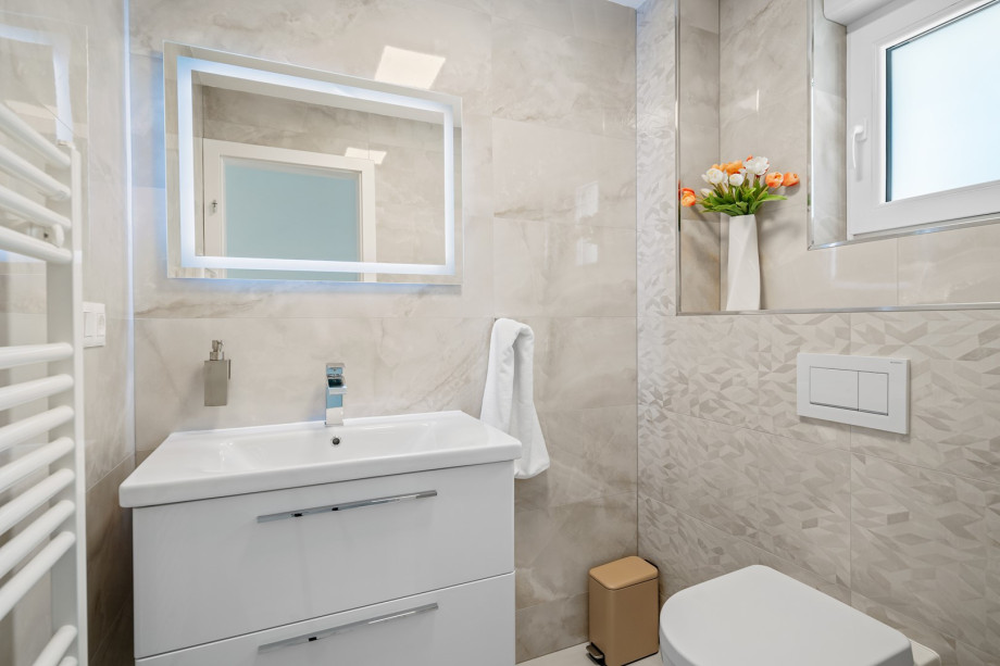 Eine zusätzliche separate Gästetoilette.
