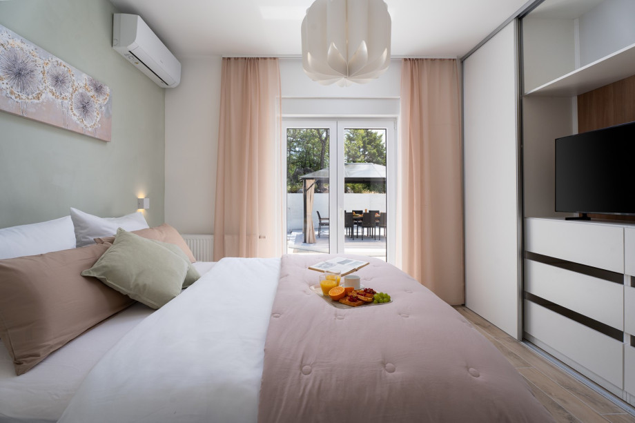 TV, Klimaanlage und schöner Blick auf die ruhige Umgebung
