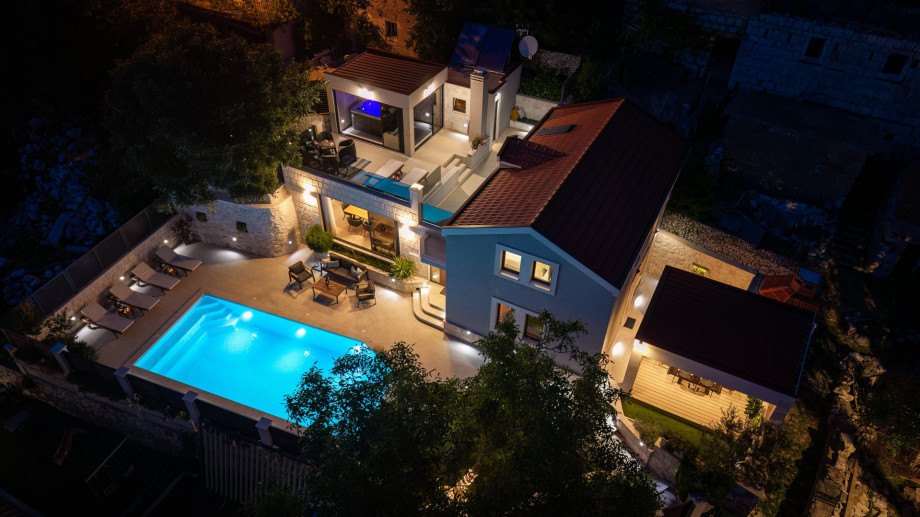 NEW! Villa Falcon House, 3-bedroom villa with heated 36 sqm pool, Jacuzzi, Finnish sauna
