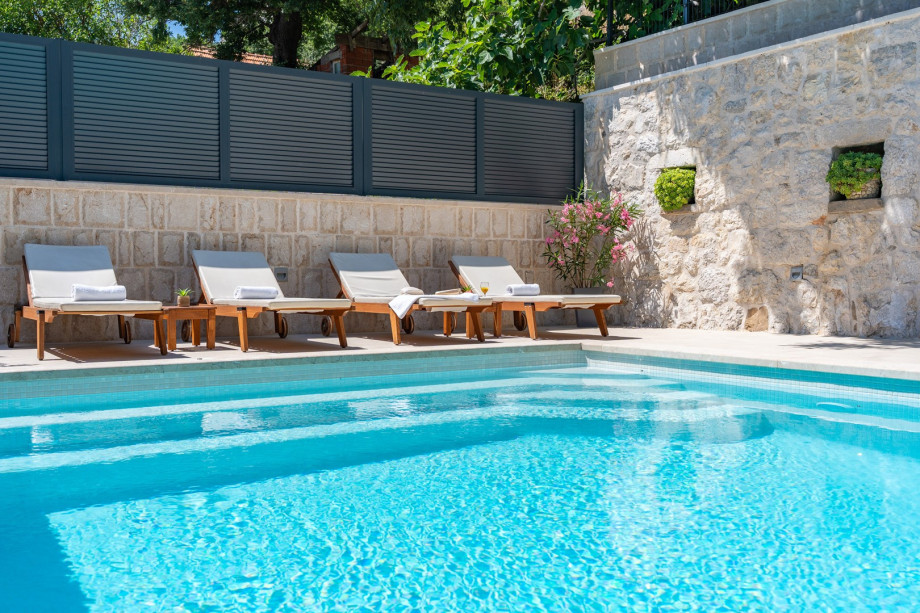 Natural surroundings and sound of bird song for relaxing vacation