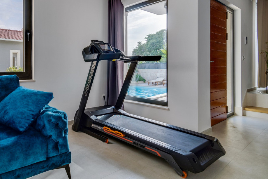 The living area is equipped with a Treadmill and have a great view on the pool area