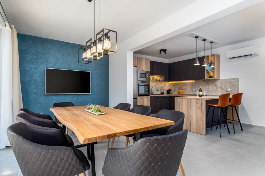 A fully equipped kitchen with all a modern guest needs for a very comfortable stay