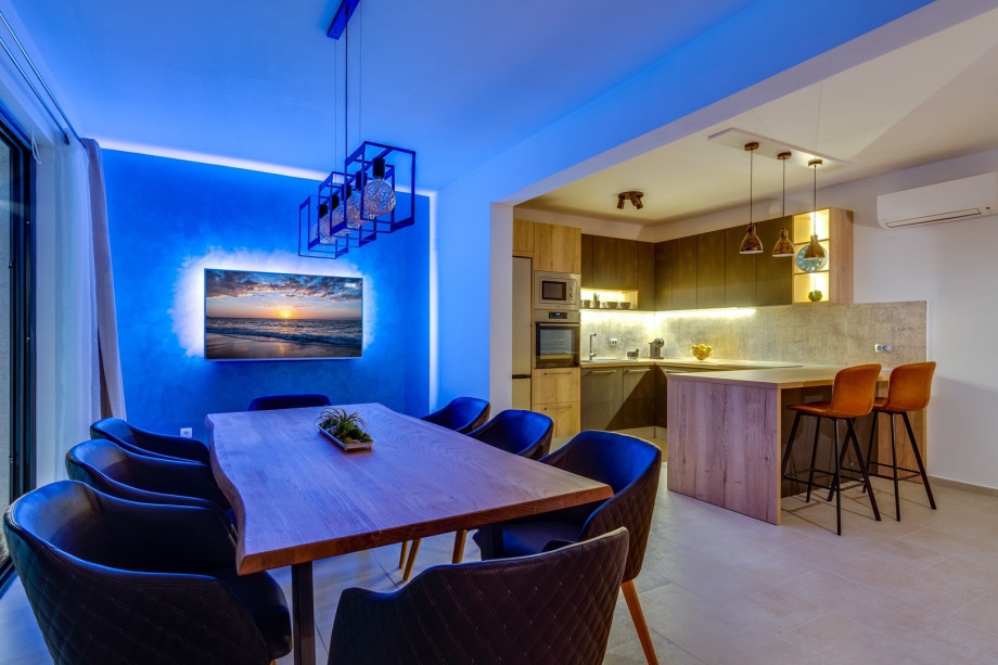 This is a modern place to stay in with a quiet environment but still close to all