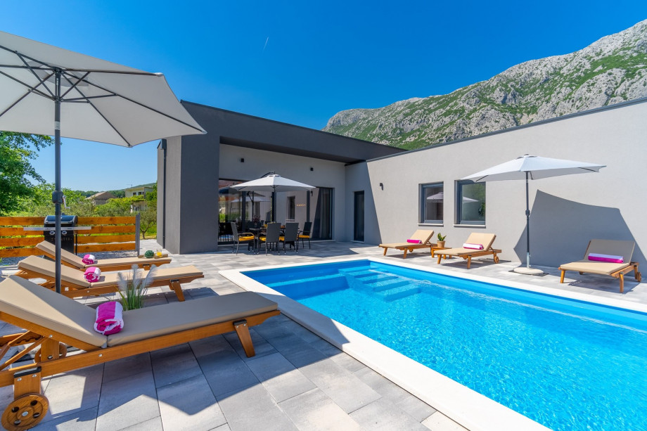 Private swimming pool with 6 deck chairs, outdoor dinning area with BBQ