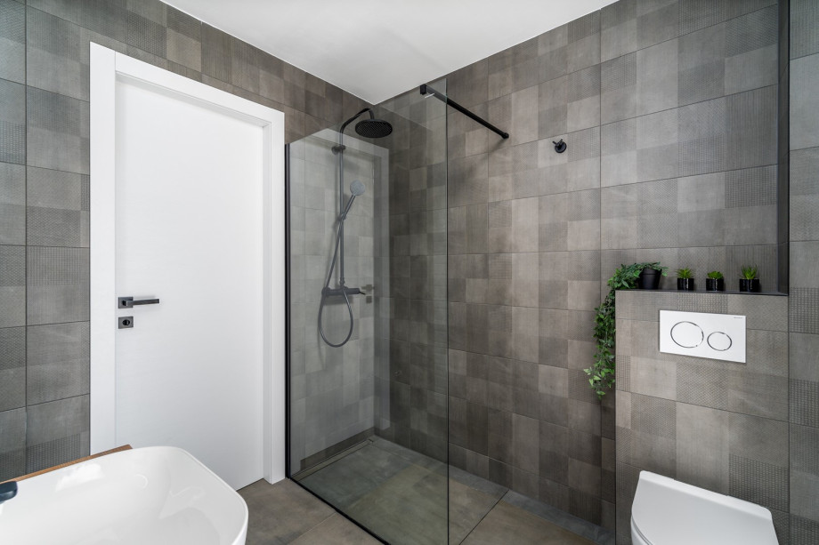 A separate family bathroom with a shower (for bedroom No2 and No3)