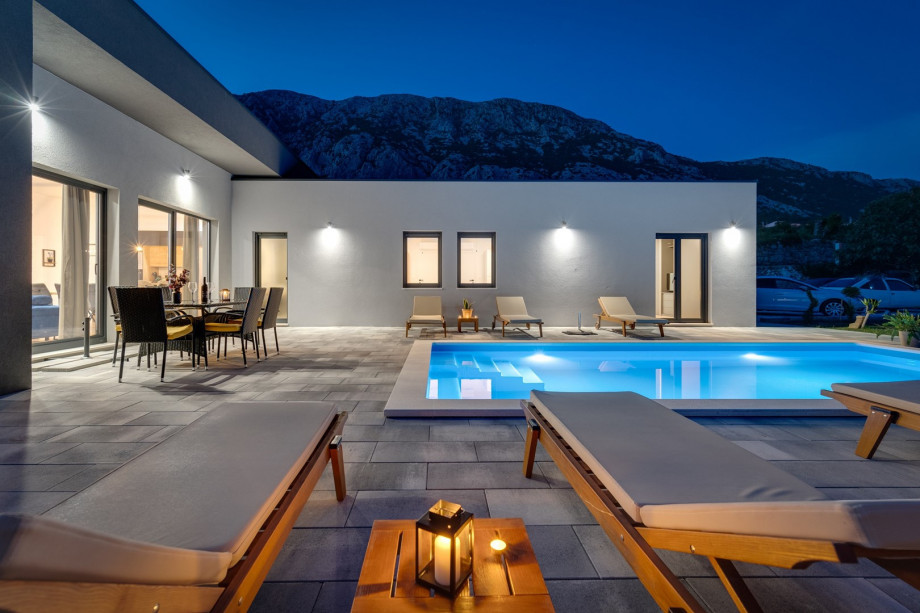 Private swimming pool with 6 deck chairs, outdoor dinning area with BBQ