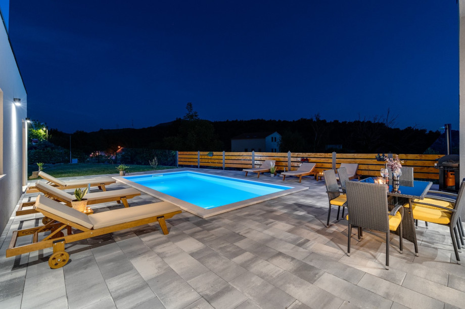 Private swimming pool with 6 deck chairs, outdoor dinning area with BBQ