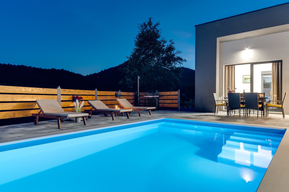 Private swimming pool with 6 deck chairs, outdoor dinning area with BBQ