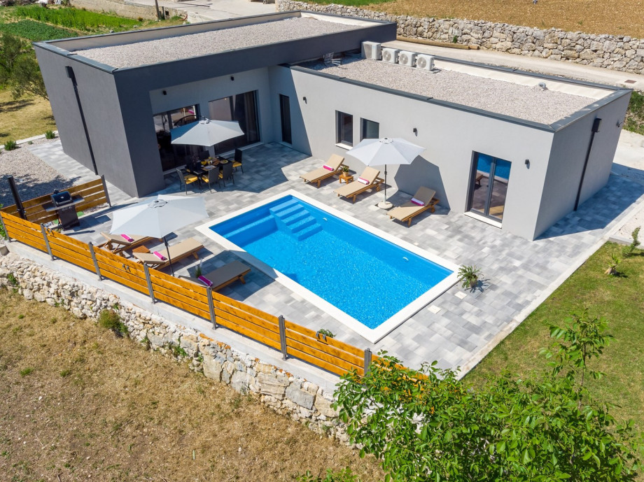 Villa Mir with private pool, 3 bedrooms, 7km from sandy beach