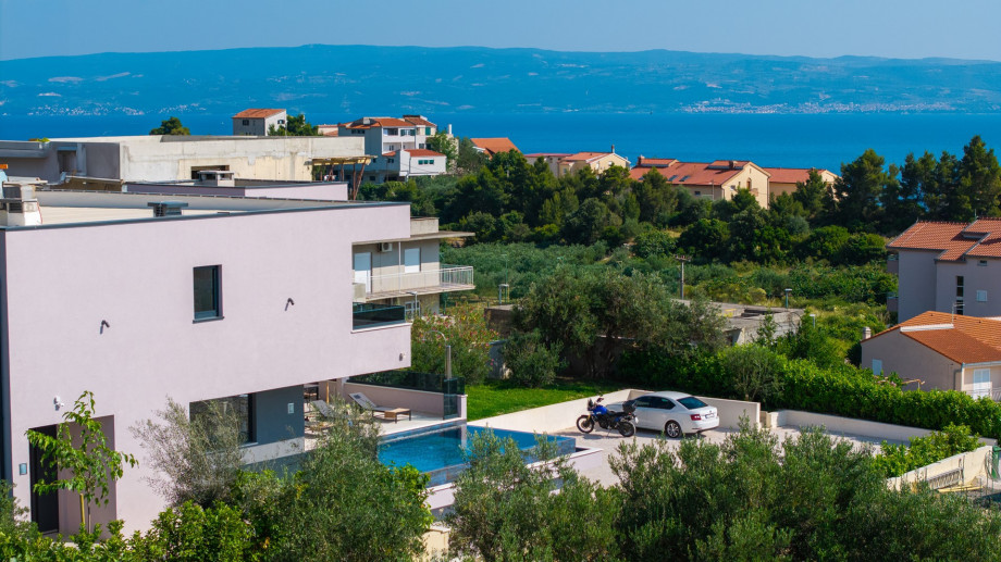 Peaceful setting creates a perfect harmony between indoor and outdoor spaces, making it ideal for memorable gatherings with family and friend