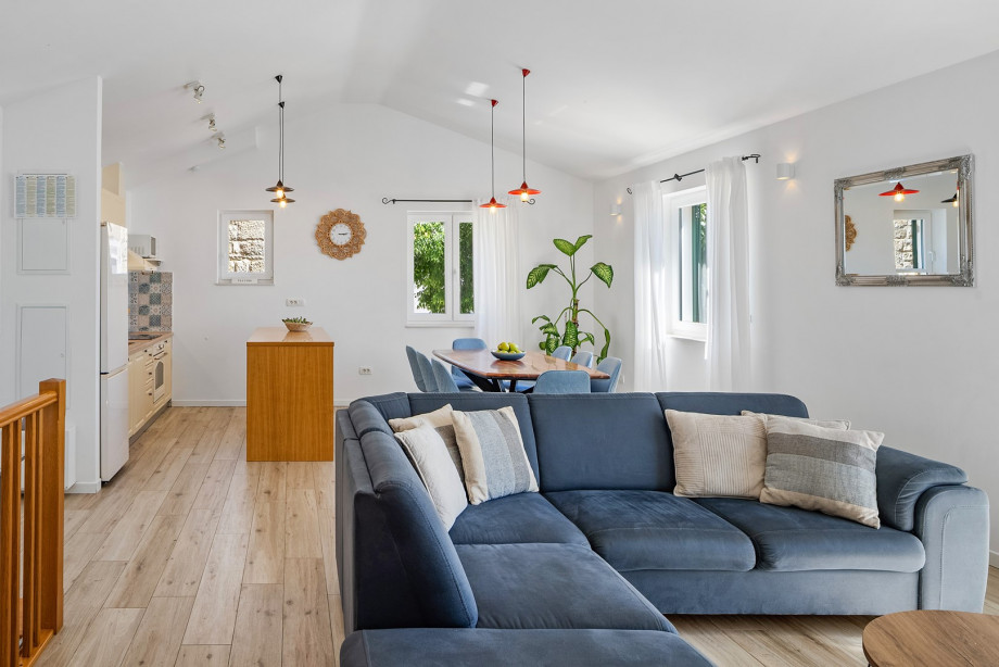 Fully equipped kitchen with exit to a small terrace with sea views