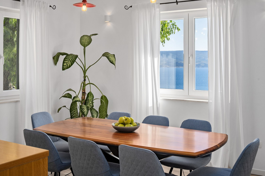 Spacius kitchen and living room with a sea view