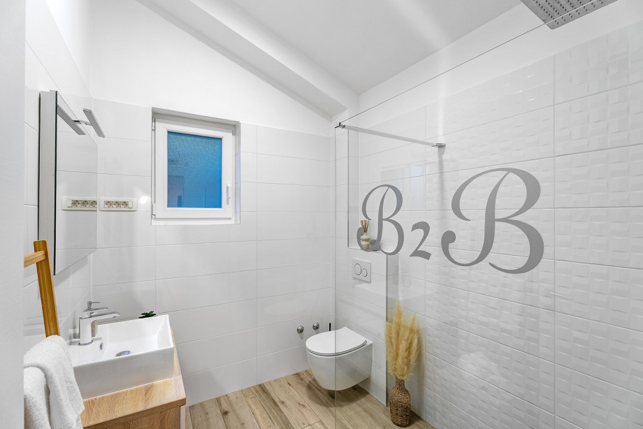 Shared bathroom on the first floor