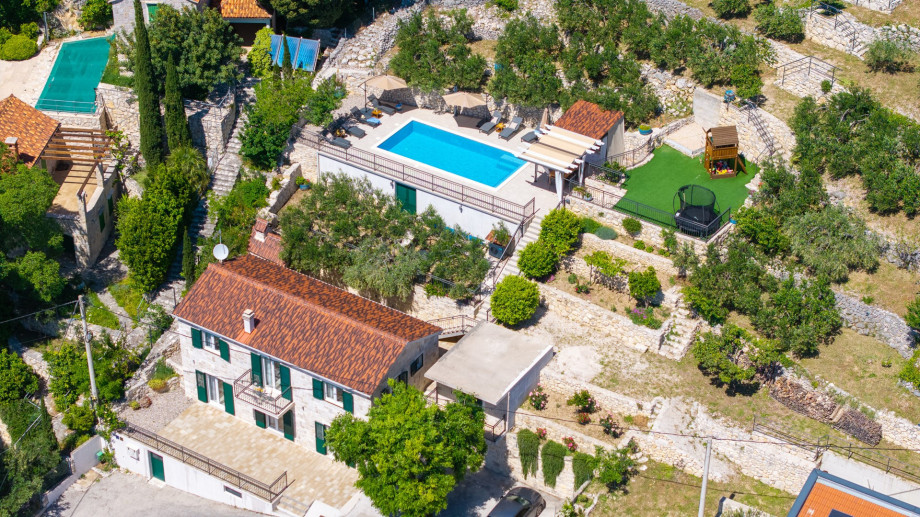 Fully air-conditioned, free WiFi, stylish and comfortable interior and exterior