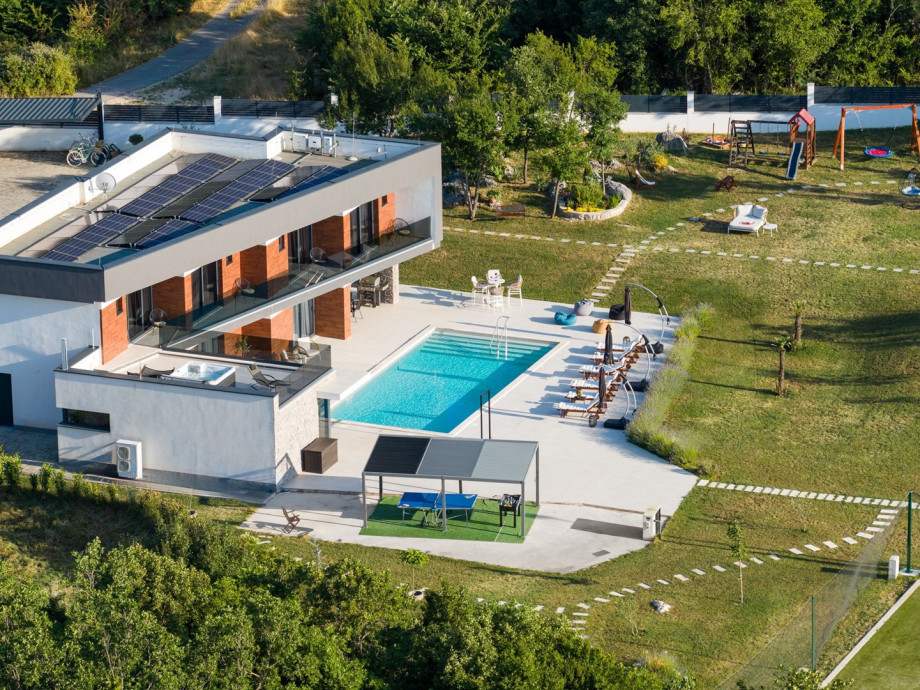 Breathtaking natural surroundings and the sound of bird songs for a relaxing vacation