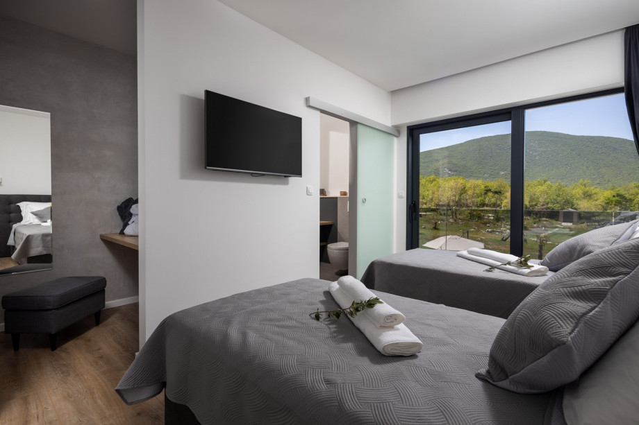 The beds can connect to a king-size bed