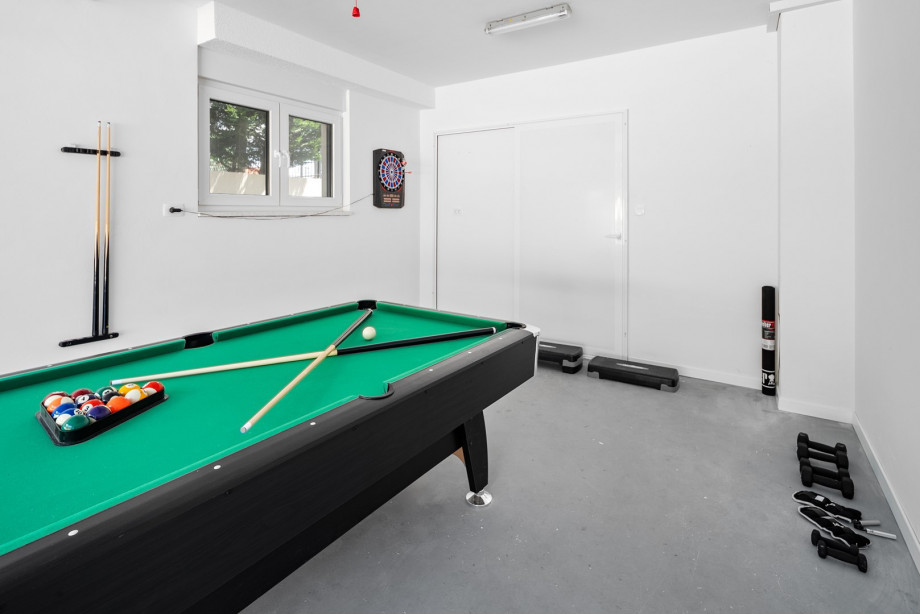 The ground floor features an entertainment area that includes darts, billiards and a multi-purpose exercise machine.