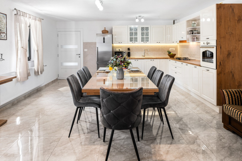 A comfortable dining area for 10 people.