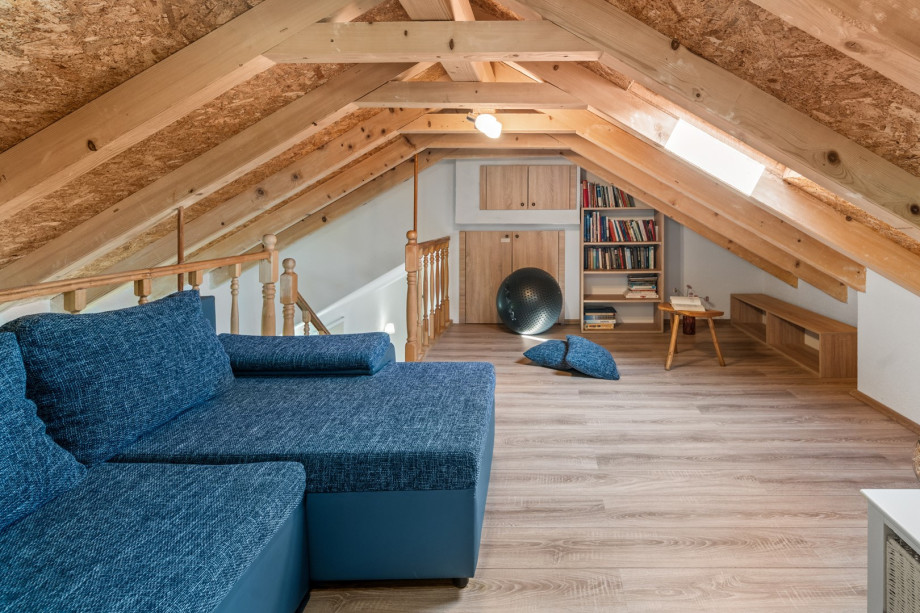 Gallery with a sofa, a flat screen TV and a Play Station 4.