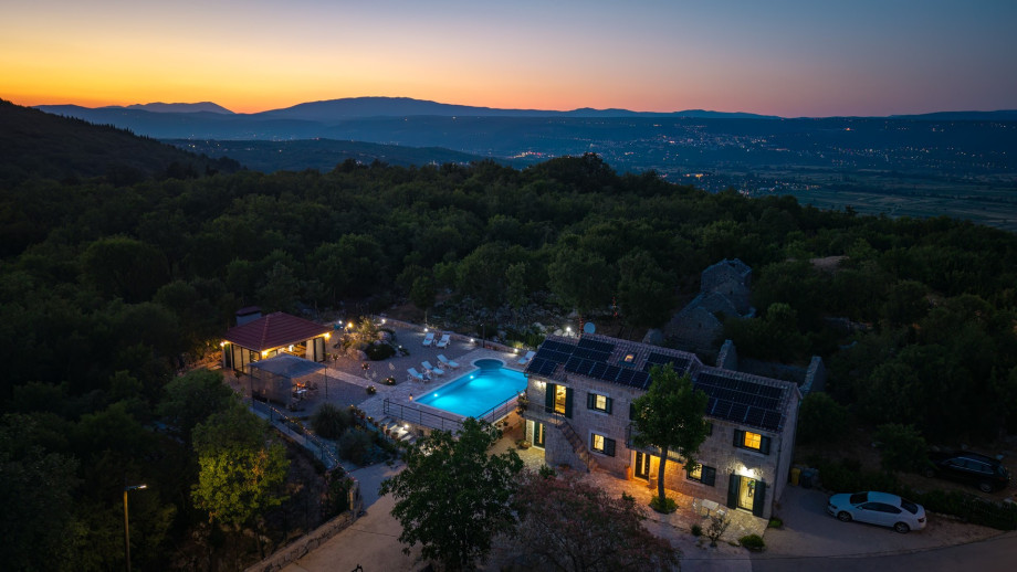 Come to Villa Lugareva and spoil yourself during a well-deserved vacation at this amazing location