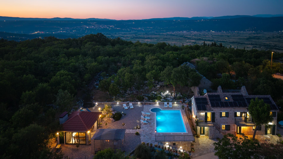 Come and taste the unspoiled way of living in the Dalmatian hinterland of village Zmijavci.