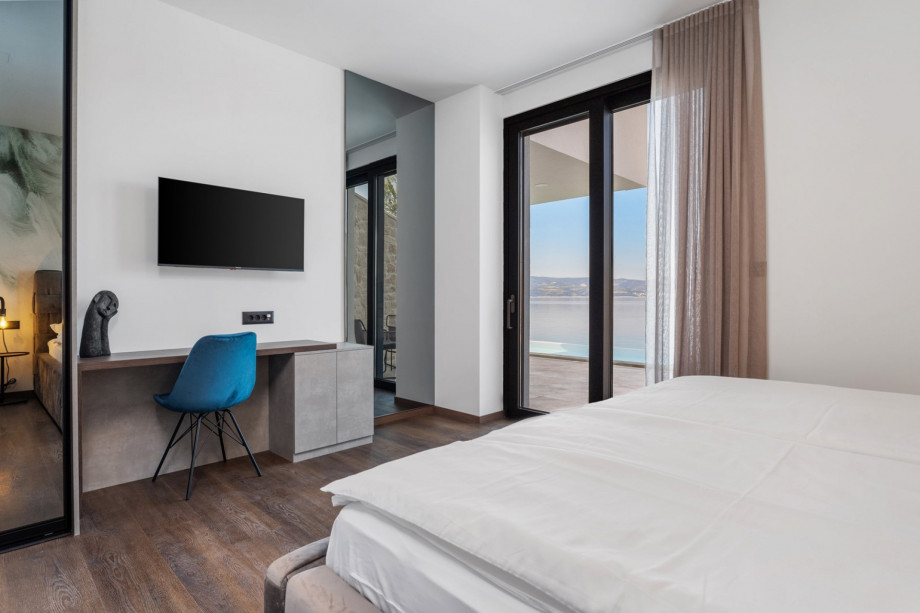 Bedroom No.1 with super king size bed 200cmx200cm, A/C, a TV and en-suite bathroom with a shower