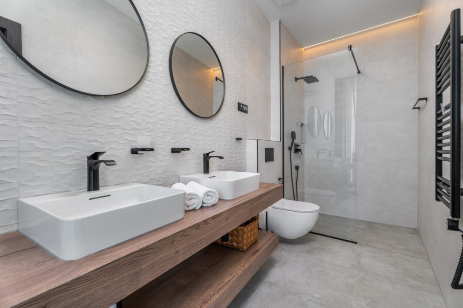 En-suite bathroom for bedroom No.2