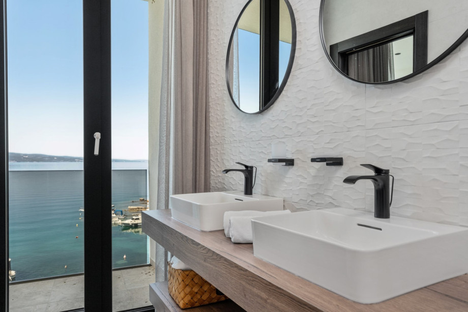 En-suite bathroom for bedroom No.2