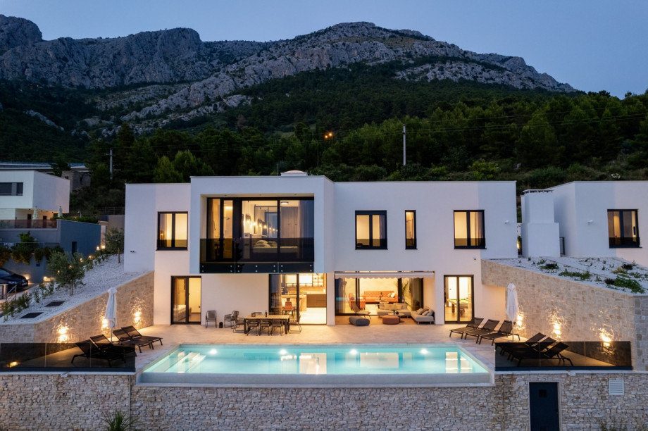 Seafront Villa Kiara with 5 en-suite bedrooms in Omiš