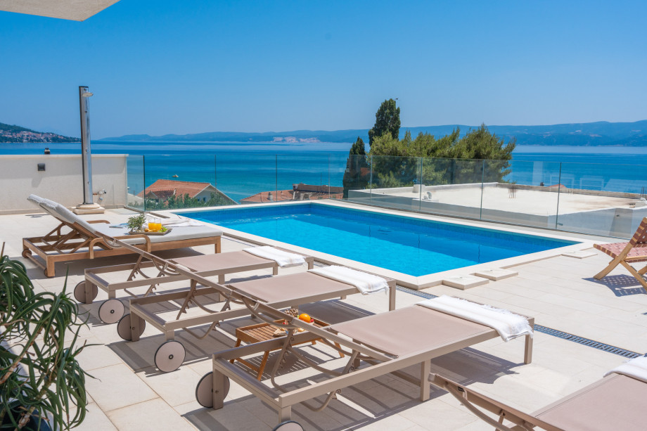 26m2 heated private pool with Salt electrolysis water treatment without Chlorine