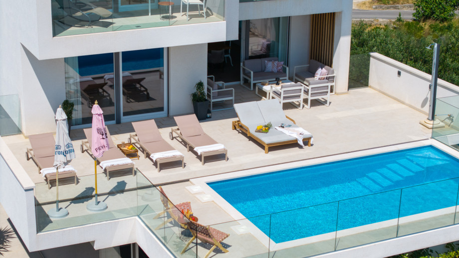 A sundeck area with 8 lounge chairs