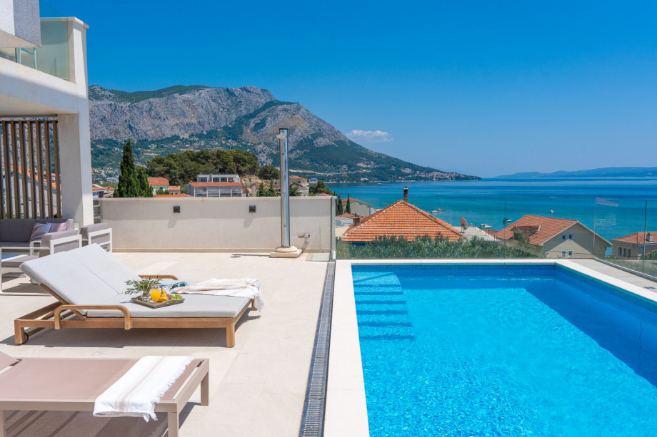 The Outdoor is positioned on the first-floor level and it offers a 26m2 heated private pool