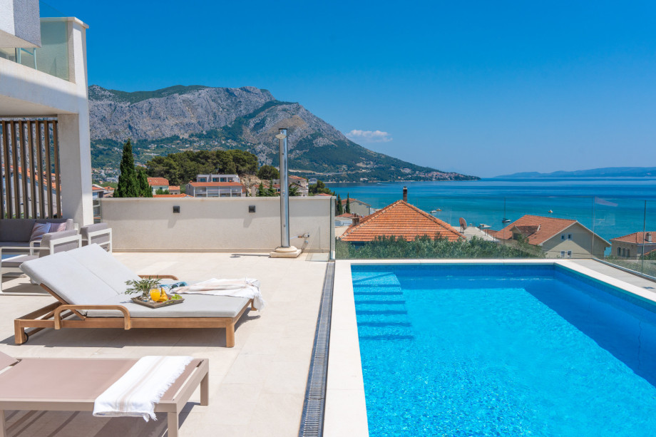 The Outdoor is positioned on the first-floor level and it offers a 26m2 heated private pool