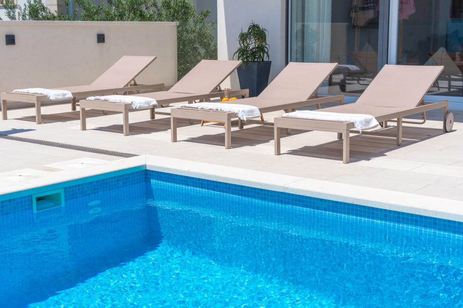 Heated pool with Salt electrolysis water treatment without Chlorine