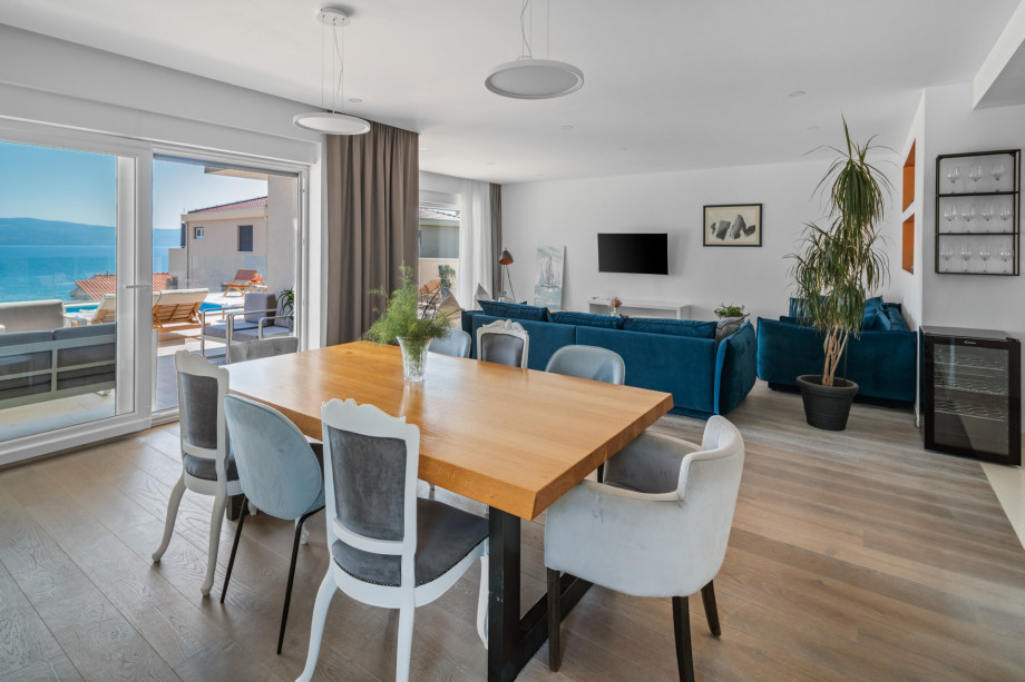 The living and dining glass doors toward the pool let in so much daylight